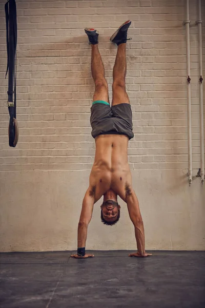 Strength Full Length Portrait Handsome Young Man Doing Handstands While — Stock Photo, Image
