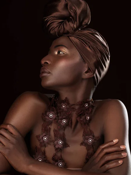 Стиль Традиції Загорнуті Один Знімок Привабливої Молодої Жінки Традиційному Африканському — стокове фото