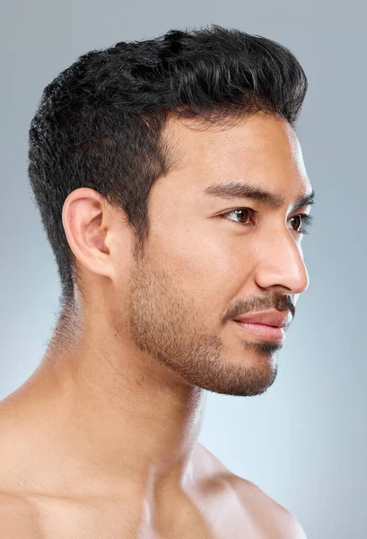 Showing His Fresh Cut Handsome Young Man Posing Grey Background — Fotografia de Stock