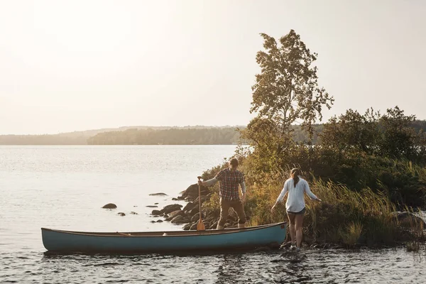 Shore Calling Them Home Young Couple Going Canoe Ride Lake — Stock Photo, Image