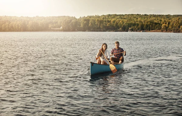 Row Way Romantic Day Young Couple Going Canoe Ride Lake — Stock Photo, Image