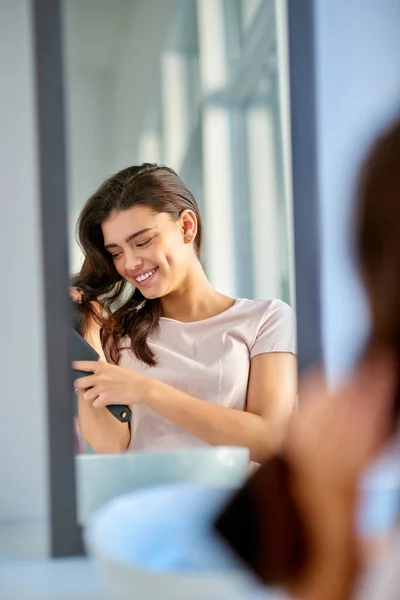 Brushing Her Locks Beautiful Young Woman Brushing Her Hair Bathroom — Stock Photo, Image