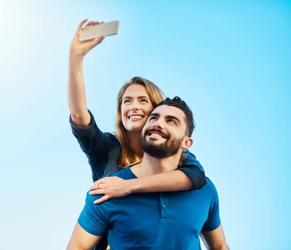 Selfie Prasečího Hřbetu Mladý Pár Selfie Venku — Stock fotografie
