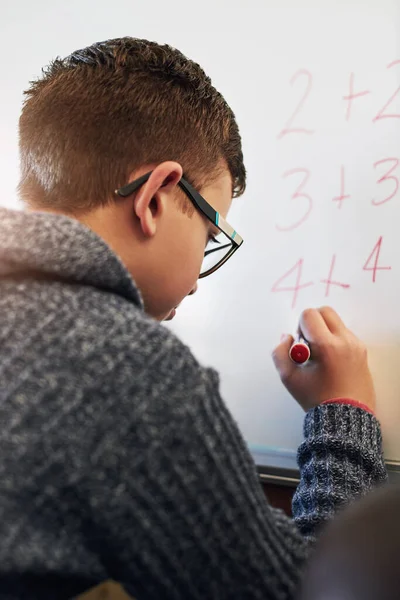 Vždycky Rád Dělá Matematické Rovnice Zadní Snímek Chlapce Základní Školy — Stock fotografie