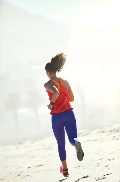 Τρέξε Μέχρι Εξαφανιστούν Όλα Άλλα Μια Αθλητική Νεαρή Γυναίκα Για — Φωτογραφία Αρχείου