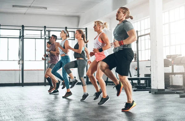 Geben Sie Ihren Beinen Nicht Nach Eine Fitnessgruppe Die Fitnessstudio — Stockfoto