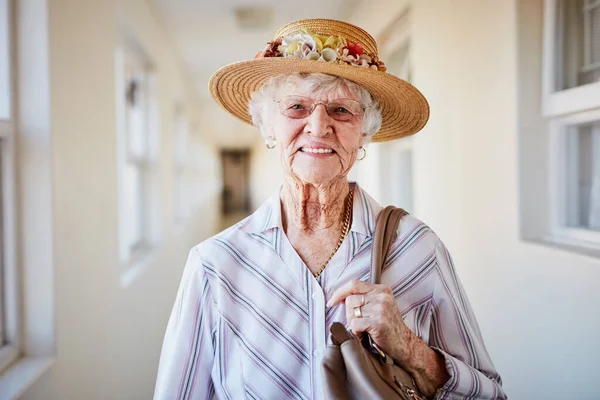 Life Too Short Stuck Indoors Lets Portrait Happy Elderly Woman — Stock Photo, Image