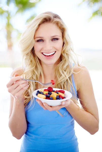 Mulher Sorriso Retrato Fruteira Para Alimentação Saudável Nutrição Fibra Dieta — Fotografia de Stock