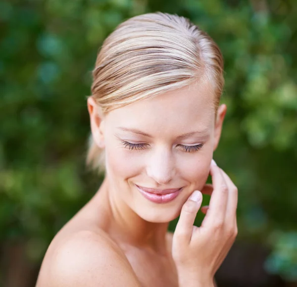 Makeup Face Headshot Happy Woman Skincare Wellness Cosmetics Blurred Background — Stock Photo, Image