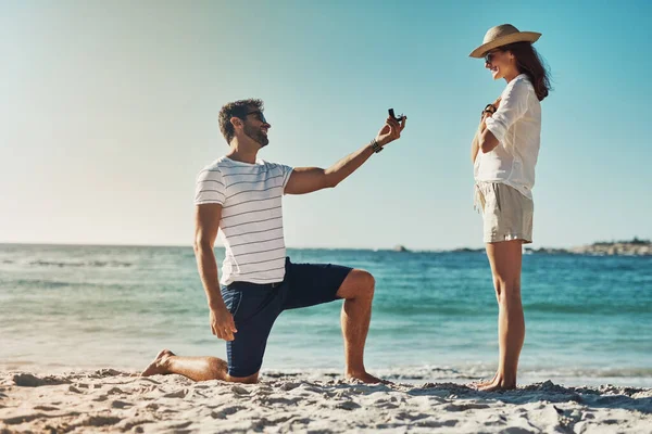 Perfect Spot Summer Engagement Full Length Shot Young Man Proposing — Stock Photo, Image