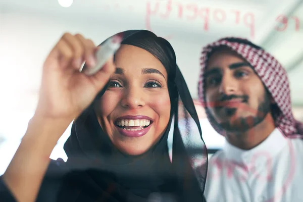Neue Ideen Die Öffentlichkeit Bringen Zwei Muslimische Kollegen Bei Einem — Stockfoto