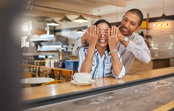 Wow Surprise Romantic Boyfriend Covering His Girlfriends Eyes Present Restaurant — Foto Stock