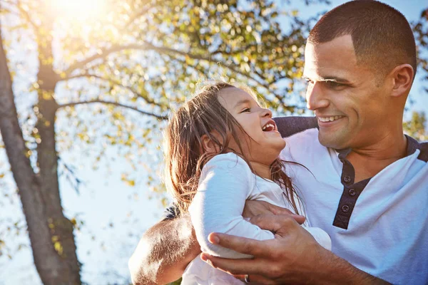 Minden Pillanatokról Szól Amik Megnevettetnek Boldog Apa Lánya Együtt Töltenek — Stock Fotó