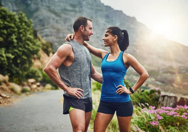 Amor Fitness Jovem Casal Atraente Formação Para Uma Maratona Livre — Fotografia de Stock