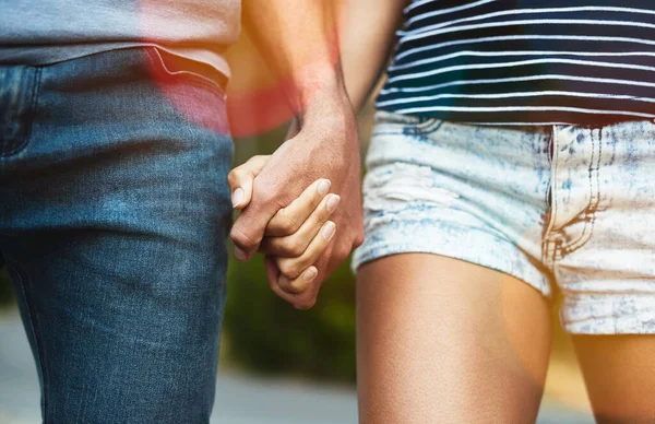Fit Perfectly Together Couple Holding Hands — Fotografia de Stock
