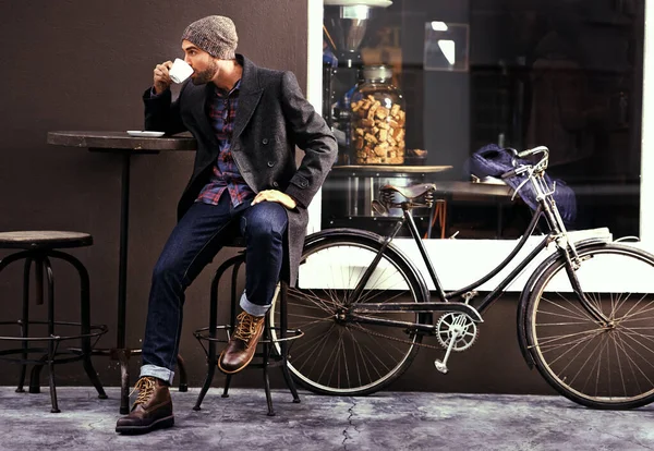 Koppla Café Och Man Med Kaffe Cykel Och Mode Staden — Stockfoto