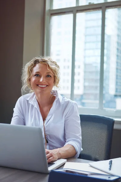 Satisfação Trabalho Você Pode Contar Com Isso Uma Mulher Negócios — Fotografia de Stock