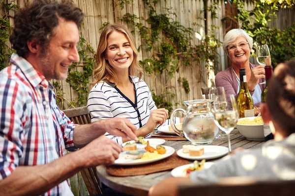 Food Time Favorite People Family Eating Lunch Together Outdoors — Stock Photo, Image