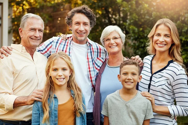 Alla Familjer Har Historia Att Berätta Porträtt Lycklig Tre Generationer — Stockfoto