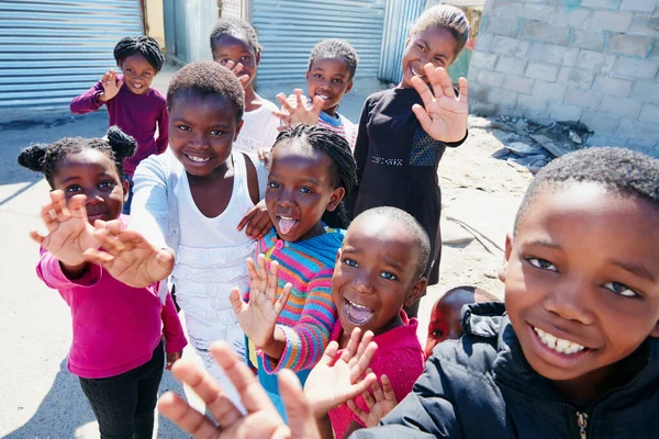 Kaygısız Çocuklar Sosyal Yardım Etkinliğindeki Bir Grup Çocuğun Kesilmiş Portresi — Stok fotoğraf