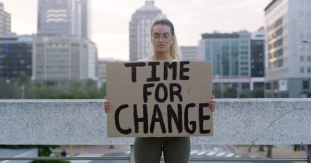 Retrato Mujer Cartel Protesta Por Cambio Climático Crisis Del Calentamiento — Vídeo de stock