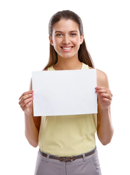 Говорите Студийный Снимок Красивой Молодой Женщины Пустым Плакатом Белом Фоне — стоковое фото
