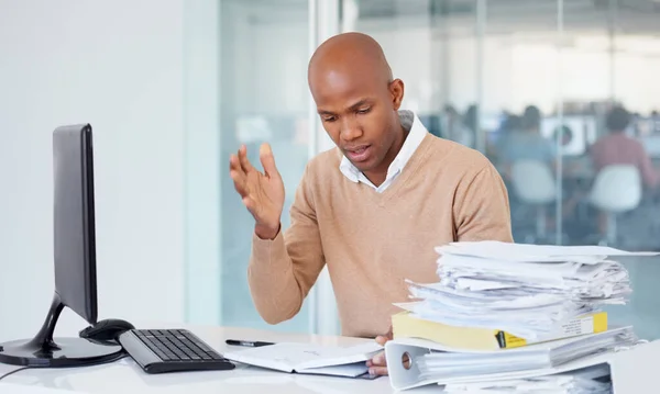 Stress Documents Burnout Business Black Man Office Sitting Desk While — Stock Photo, Image