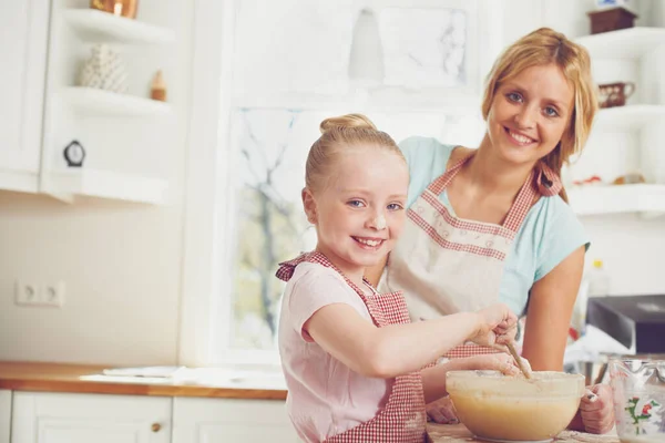 Baking Together Best Cute Little Girl Baking Kitchen Her Mom — Stock Photo, Image