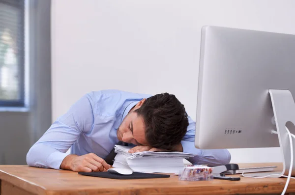 Esta Papelada Uma Boa Almofada Homem Negócios Dormindo Sua Mesa — Fotografia de Stock