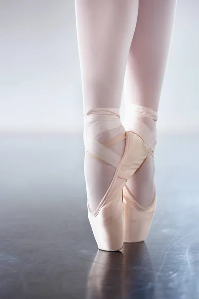 Primo Piano Ballerina Piedi Con Allenamento Equilibrio Arte Creativa Della — Foto Stock