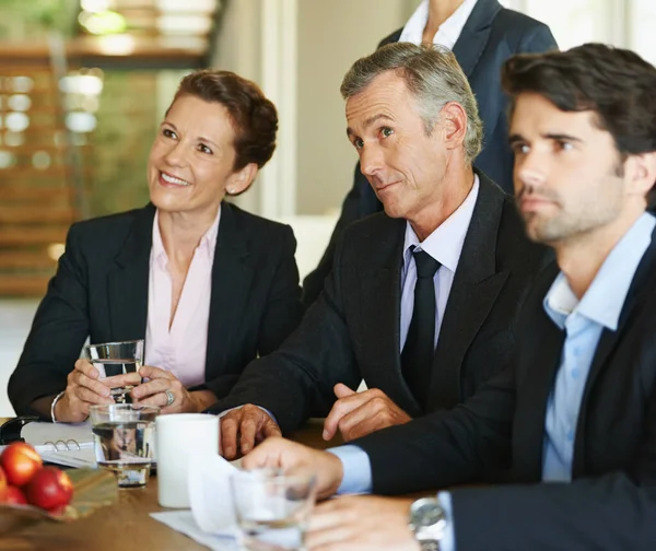 Escuchar Estrategia Corporativa Grupo Empresarios Teniendo Una Reunión —  Fotos de Stock