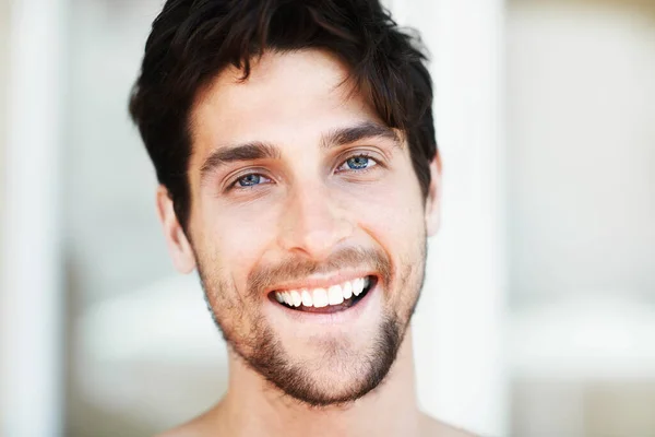 Portret Schoonheid Man Met Huidverzorging Glimlach Verzorging Routine Met Geluk — Stockfoto