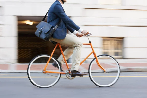 Велосипед Велосипед Ноги Делового Человека Дороге Работу Встречу Улице Углеродный — стоковое фото