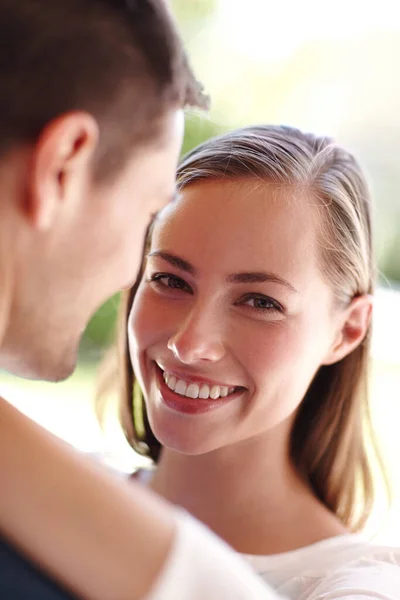 How Did Get Lucky Attractive Young Couple Enjoying Romantic Moment — Stock Photo, Image