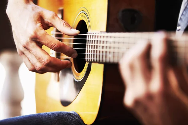 Closeup Mãos Homem Com Uma Guitarra Músico Criativo Com Sons — Fotografia de Stock
