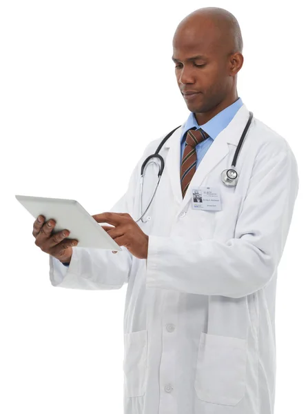 Dijital Tabletini Araştırıyorum Elinde Dijital Tablet Tutan Genç Bir Doktor — Stok fotoğraf