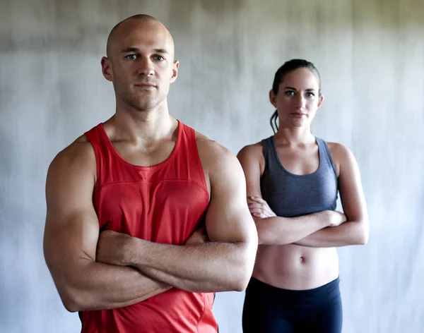 Pessoas Sérias Fitness Retrato Com Braços Cruzados Confiança Para Treino — Fotografia de Stock