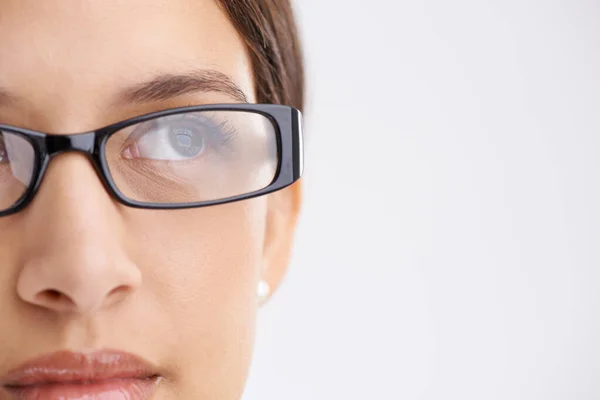 Těším Lepší Časy Snímek Hlavy Atraktivní Mladé Ženy Nosí Brýle — Stock fotografie