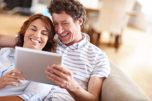 Theyve Got Cozy Connection Husband Wife Using Digital Tablet Together — Stock Photo, Image