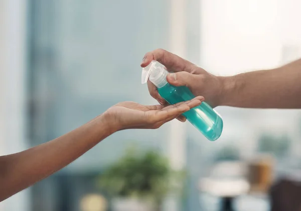 Share Love Germs Unrecognisable Couple Disinfecting Hands Sanitiser — Stock Photo, Image