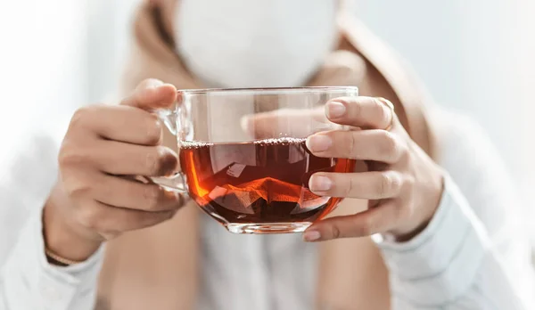 Здоровая Доза Природного Лекарства Деловая Женщина Выпивает Стакан Травяного Чая — стоковое фото