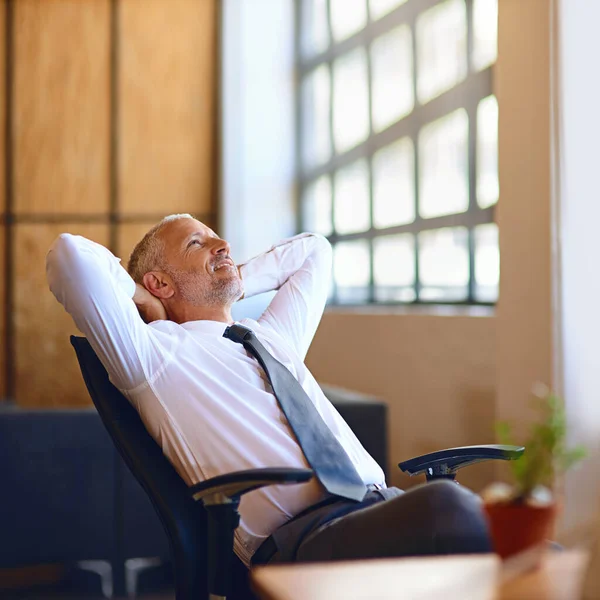Finalmente Uma Chance Relaxar Depois Mais Dia Produtivo Homem Negócios — Fotografia de Stock