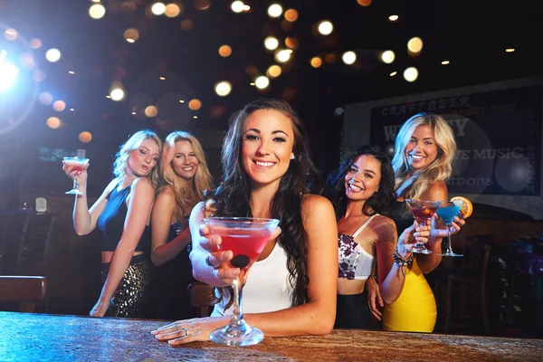 Die Ultimative Girls Night Junge Frauen Feiern Einem Nachtclub — Stockfoto