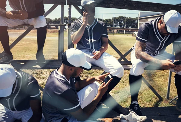 Smart Baseball Players Use Smart Technology Young Man Using Smartphone — Stock Photo, Image