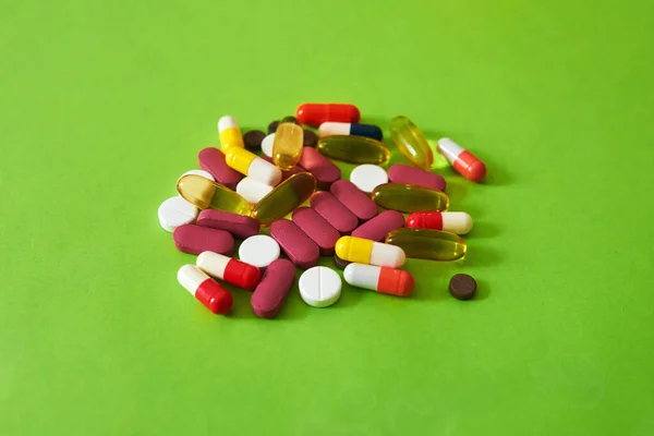 Żebyś Znów Poczuł Się Dobrze Studyjne Ujęcie Stosu Różnych Tabletek — Zdjęcie stockowe