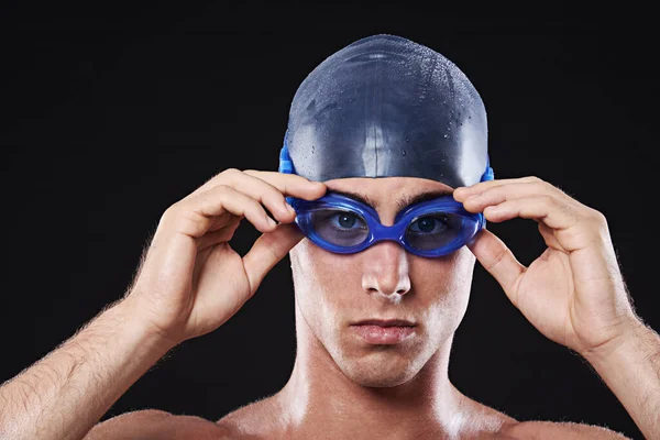 Λέμε Στη Λωρίδα Studio Πορτρέτο Ενός Νεαρού Άνδρα Κολυμβητή Γυαλιά — Φωτογραφία Αρχείου