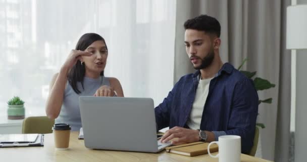 Ноутбук Командна Робота Бізнесмени Які Планують Мозковий Штурм Співпрацюють Дизайну — стокове відео