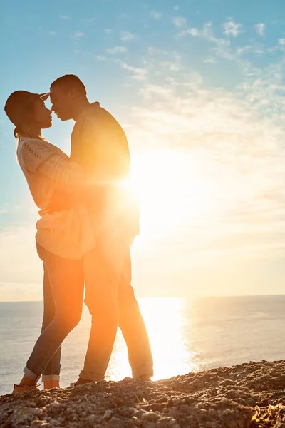 Nunca Pode Ter Demasiado Romance Jovem Casal Feliz Compartilhando Momento — Fotografia de Stock