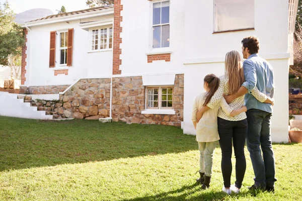 Neues Zuhause Liebe Und Familiäre Umarmung Für Haus Immobilienbau Und — Stockfoto