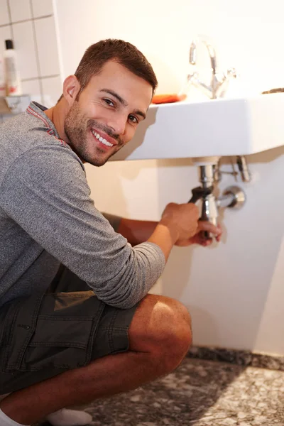 Hell Patch Those Pipes Portrait Attractive Young Man Fixing Pipe — Stock Photo, Image